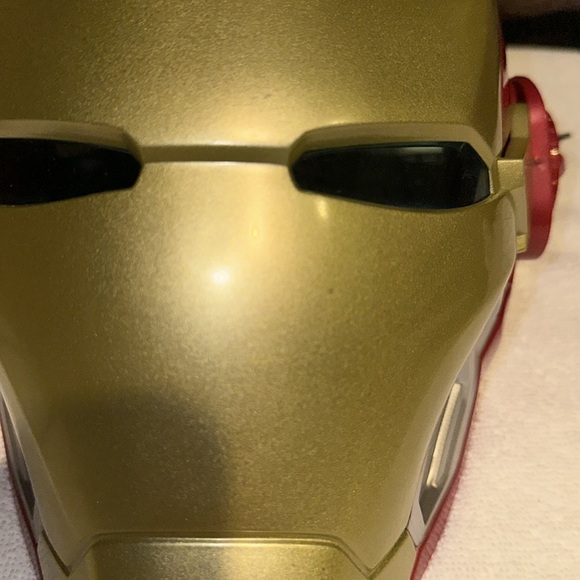 DISNEYPARKS MARVEL EXCLUSIVE- IRON MAN MASK COLLECTORS ITEM - Picture 11 of 12